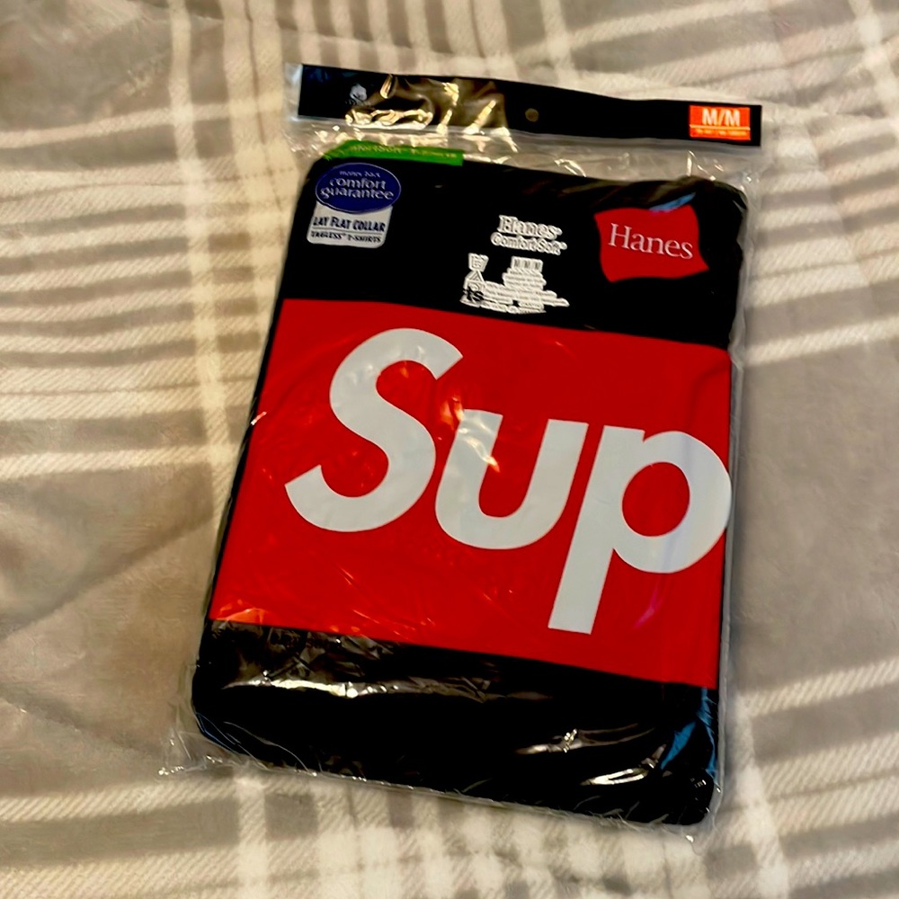Supreme med Hanes TShirts pack of 3 new in package